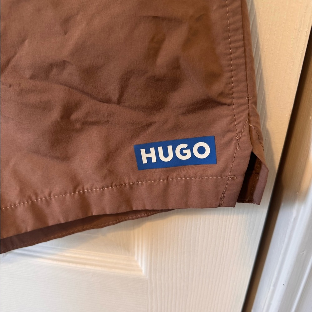 HUGO Boss Mens Brown Shorts Drawstring Size Medium Elastic Waist , small flaw - Picture 3 of 12